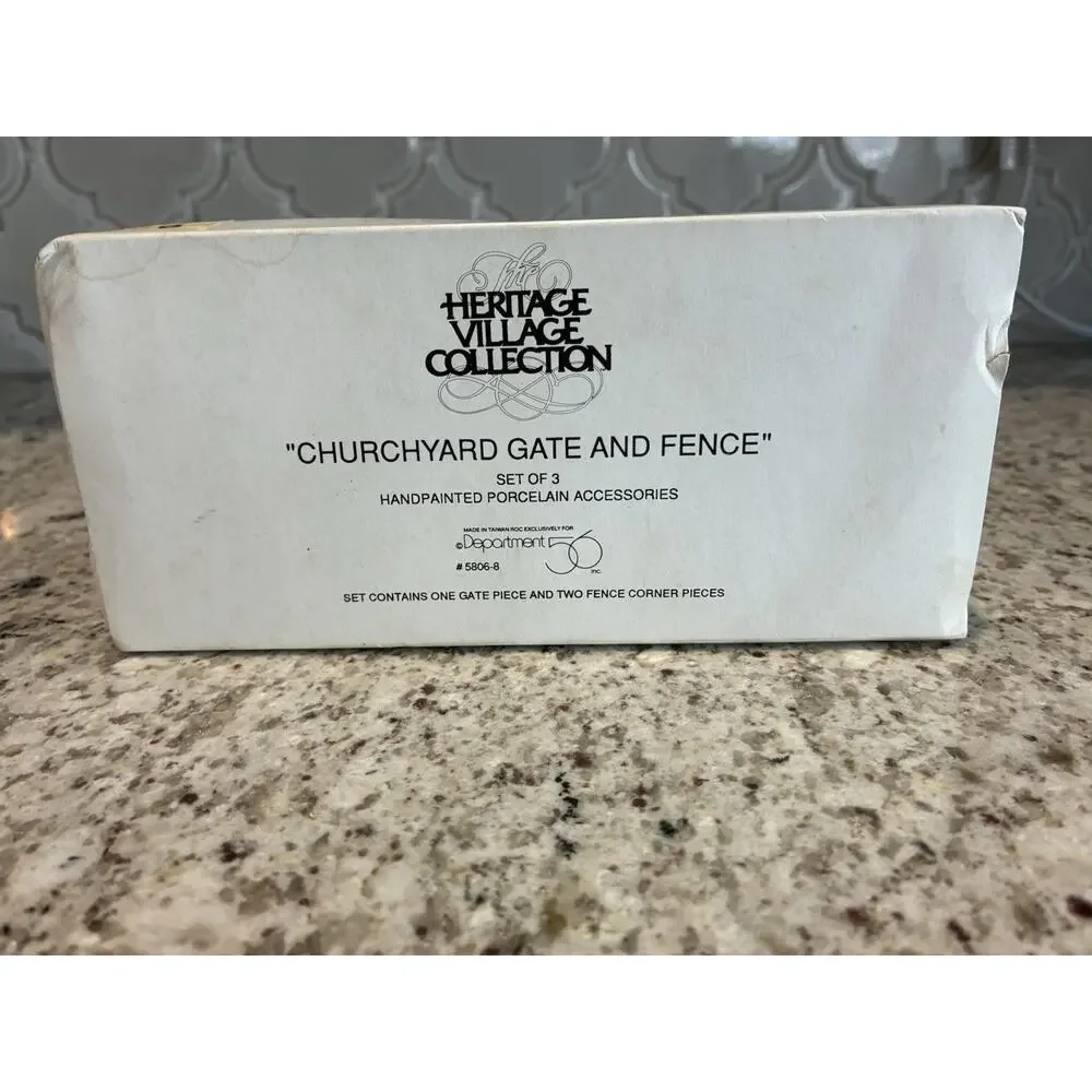 Dept 56 CHURCHYARD GATE & FENCE Heritage Village #5806-8 Retired (149ia)